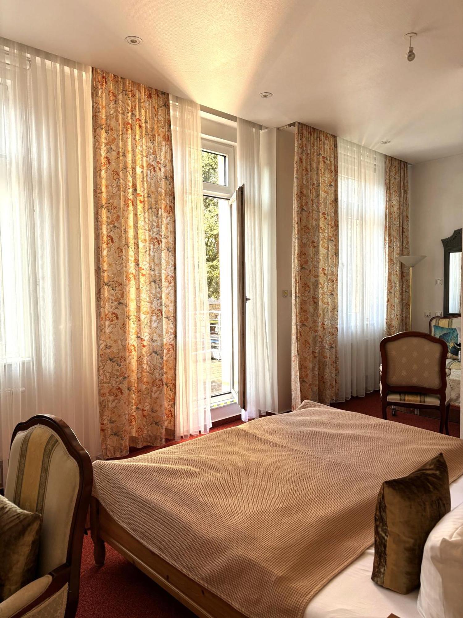 Hotel Villa Hentzel ไวมาร์ ภายนอก รูปภาพ